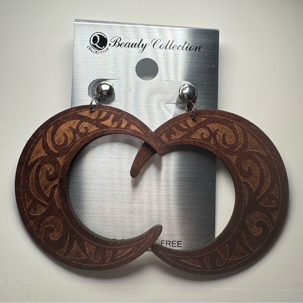 3For$20 Beauty Collection Tribal Tan/Brown Wood Statement Stud Earring